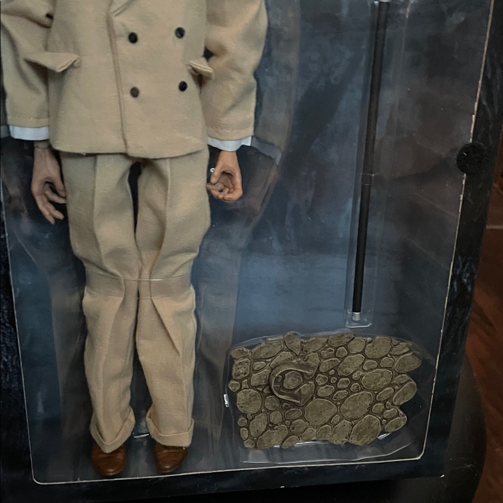 Universal The Wolfman Doll with Beige Suit - Picture 6 of 16